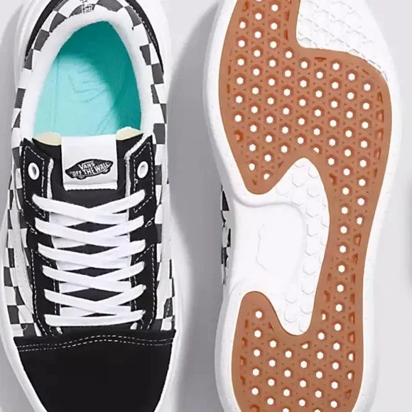 Vans Men’s Old Skool Over
Checkerboard Black/Checker
VN0A7Q5E95Y
Sneakers - Picture 11 of 16